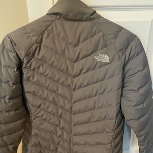 Woman’s gray North Face coat. Excellent shape